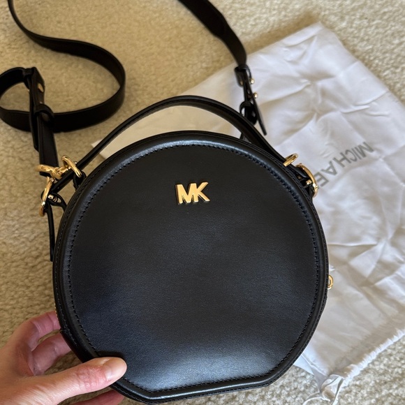 Michael Kors Black Circular Crossbody Bag - Picture 3 of 10